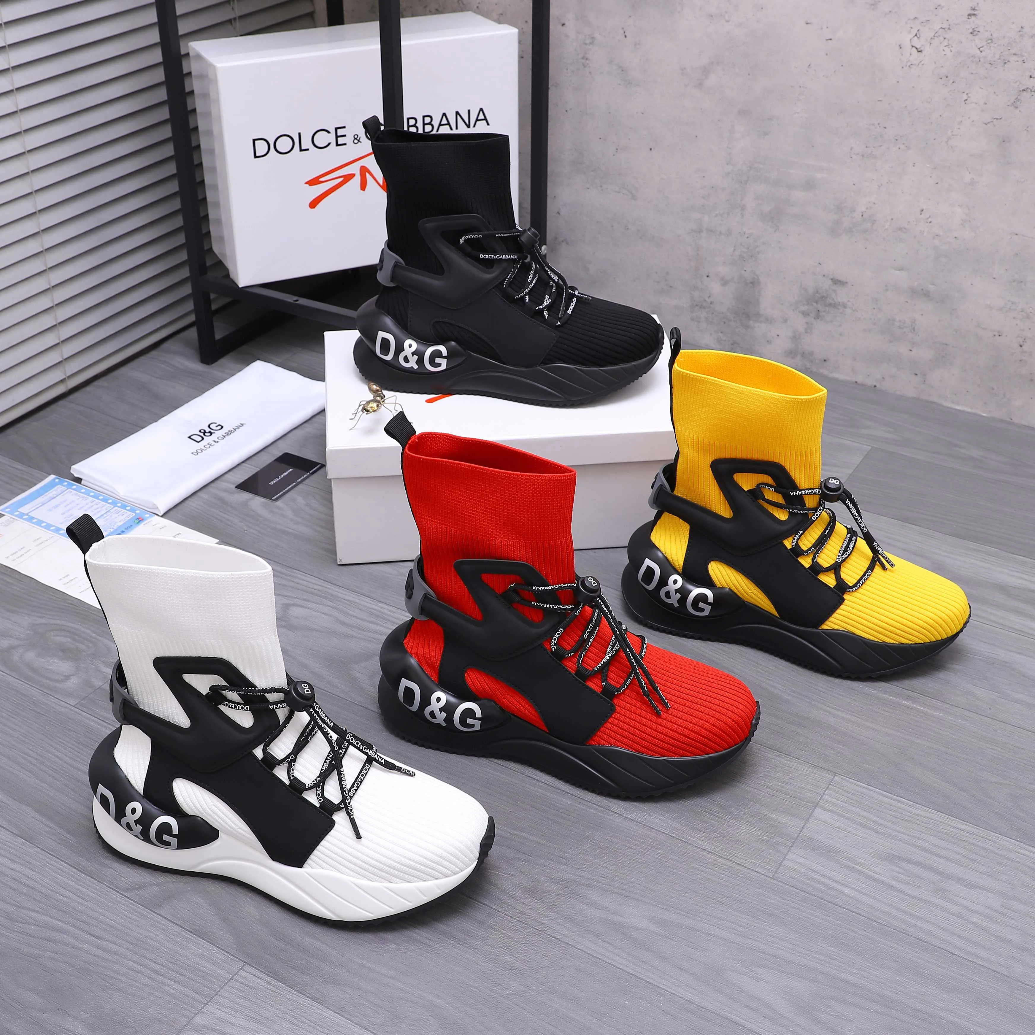 Men's shoes 💰442 Product trademark: DG (Dolce & Gabbana) casual shoes for couples. Regular size: 36-46 (45.46 is custom-made and non-returnable) Product materials: Selected knitted breathable spliced ​​cowhide upper, cowhide insole, original outsole